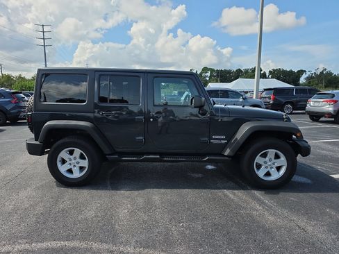 Used 2018 Jeep Wrangler Unlimited Sport w/ Power Convenience Group AWD/4WD image 2