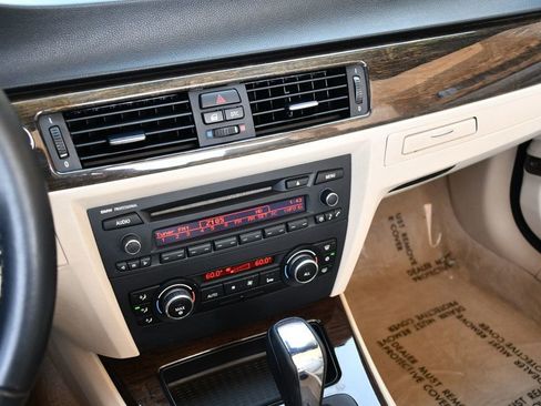 Used 2011 BMW 328i Convertible image 13