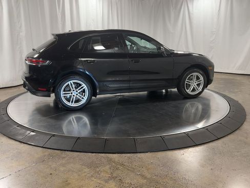 Used 2024 Porsche Macan image 2