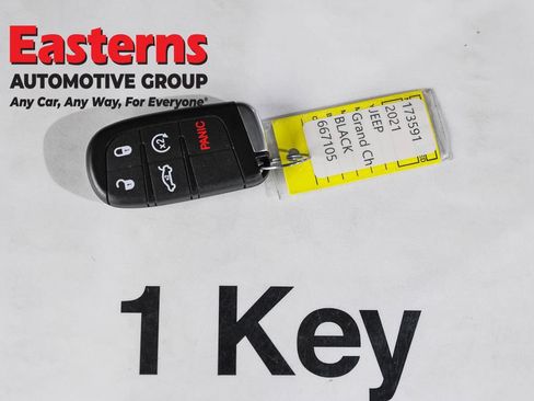 Used 2021 Jeep Grand Cherokee Laredo AWD/4WD image 26