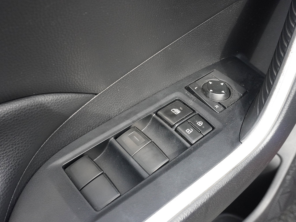 Used 2020 Toyota RAV4 LE FWD image 29
