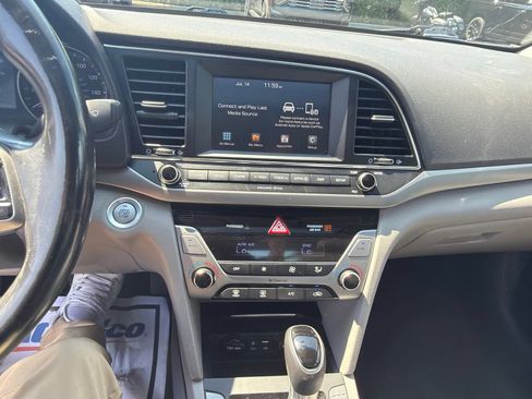 Used 2018 Hyundai Elantra Value Edition FWD image 11