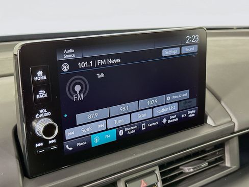 Used 2025 Honda Pilot TrailSport image 14