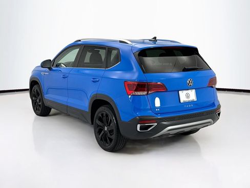 Used 2023 Volkswagen Taos SE w/ Panoramic Sunroof Package FWD image 7