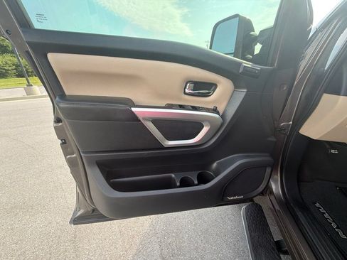 Used 2016 Nissan Titan SL RWD image 19