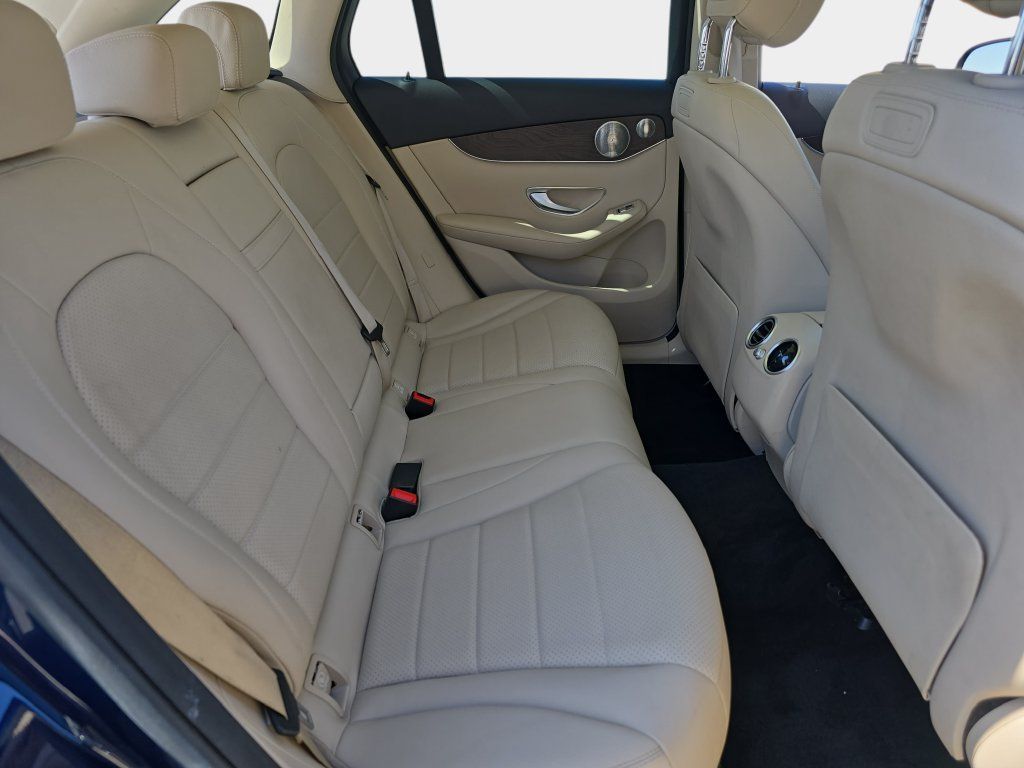 Used 2019 Mercedes-Benz GLC 300 4MATIC image 13