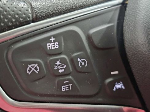Used 2021 Chevrolet Equinox LT FWD image 30