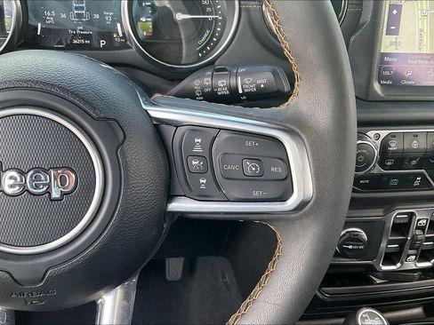 Used 2023 Jeep Wrangler Unlimited Sahara AWD/4WD image 12