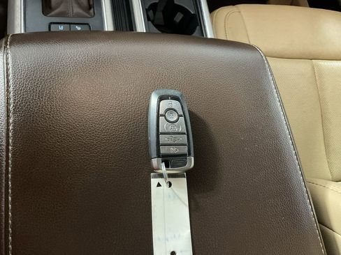 Used 2019 Ford F150 Lariat w/ Equipment Group 502A Luxury AWD/4WD image 42