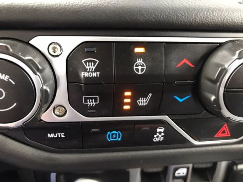 Used 2025 Jeep Wrangler Unlimited Sahara w/ Safety Group AWD/4WD image 24