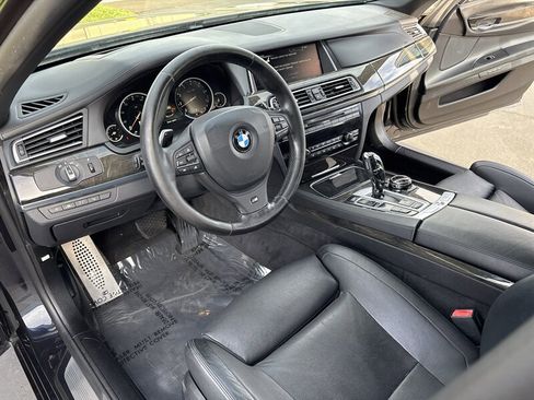 Used 2015 BMW 750i image 24