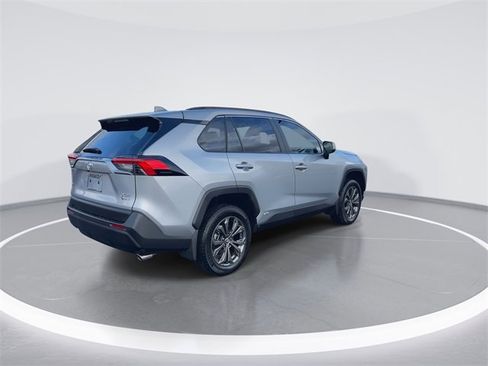 Used 2025 Toyota RAV4 XLE Premium image 8