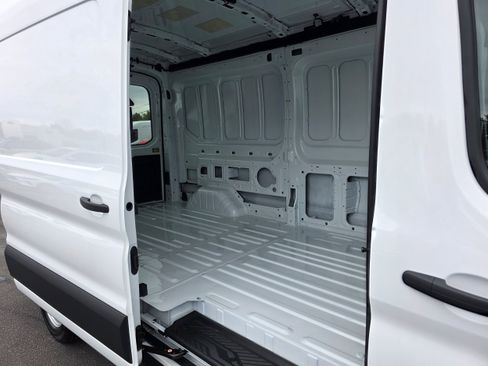 New 2026 Ford Transit 250 148 Medium Roof RWD image 10