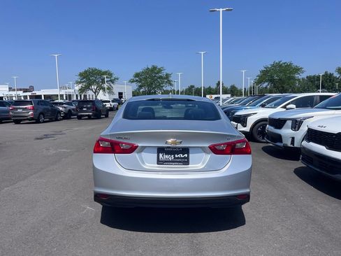 Used 2016 Chevrolet Malibu LT FWD image 4