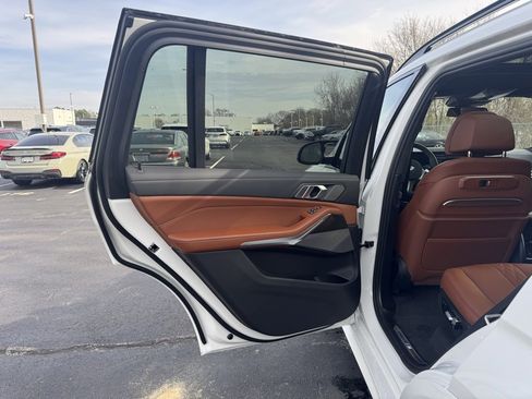 New 2026 BMW X7 M60i image 13