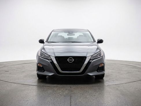 Used 2025 Nissan Altima 2.5 SV image 2