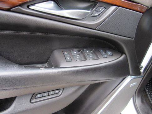 Used 2017 Cadillac Escalade Luxury AWD/4WD image 16