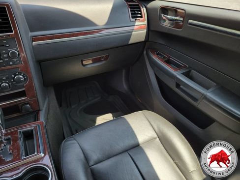 Used 2009 Chrysler 300 Touring RWD image 19