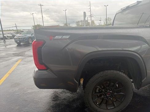 Used 2022 Toyota Tundra SR5 AWD/4WD image 39