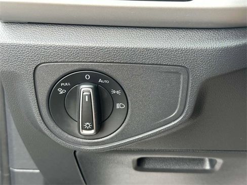 Certified 2022 Volkswagen Atlas Cross Sport SE image 24