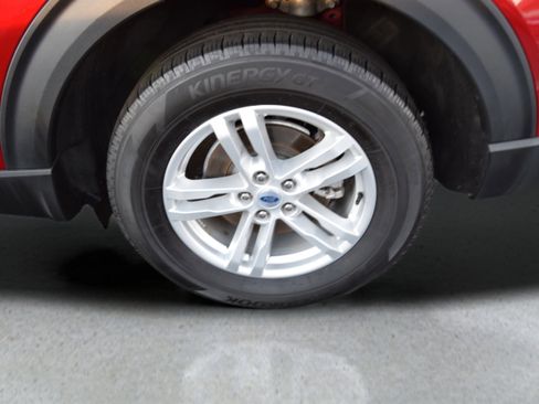 Certified 2023 Ford Explorer XLT w/ Equipment Group 202A image 7