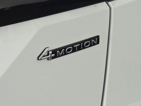 Certified 2025 Volkswagen Atlas Peak Edition SE image 9