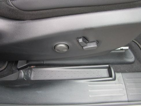 New 2027 Chrysler Pacifica Select w/ Family Tech Group FWD image 25