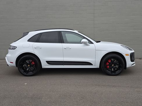 New 2026 Porsche Macan GTS image 10