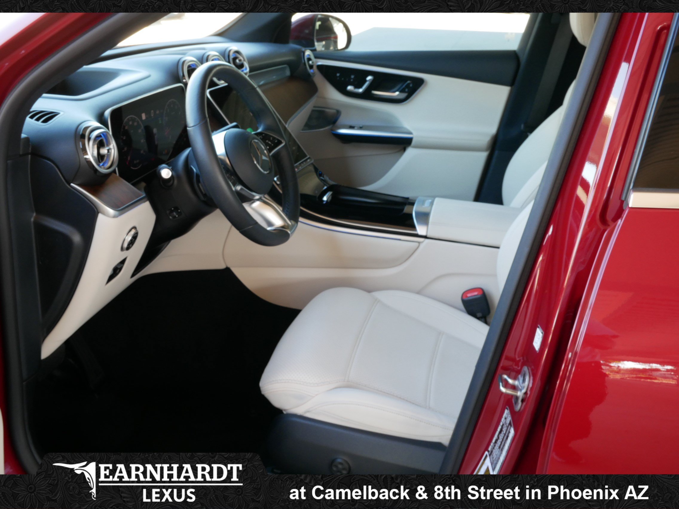 Used 2026 Mercedes-Benz GLC 300 image 4