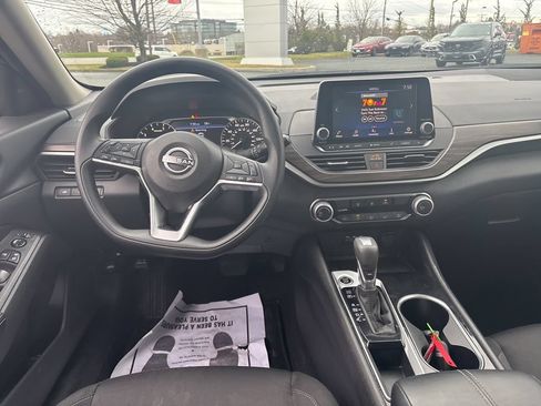 Used 2024 Nissan Altima 2.5 SV FWD image 24