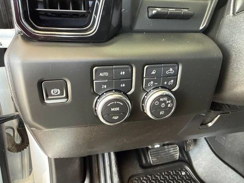 Used 2024 GMC Sierra 2500 AT4 w/ AT4 Premium Plus Package AWD/4WD image 17