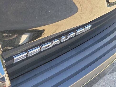 Used 2017 Cadillac Escalade ESV Platinum image 13