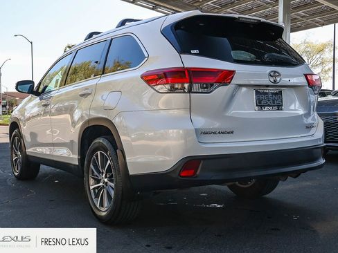 Used 2019 Toyota Highlander XLE w/ Carpet Mat Package (TMS) image 4
