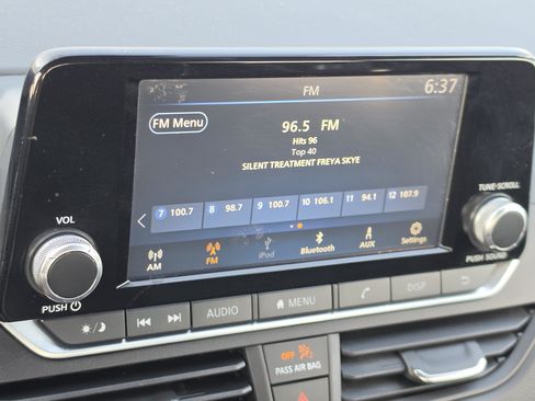 Used 2022 Nissan Altima 2.5 S FWD image 16