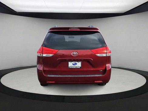 Used 2011 Toyota Sienna LE image 7