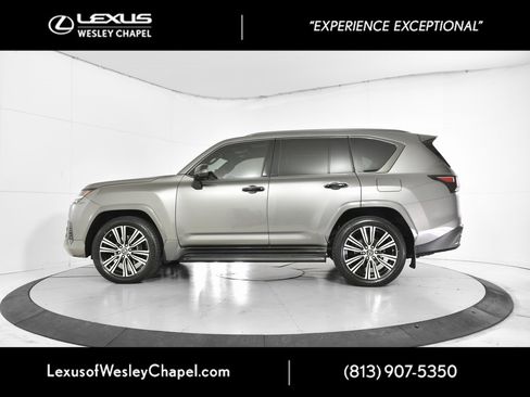 Used 2023 Lexus LX 600 4WD w/ Luxury Package image 10