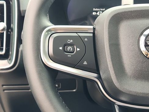 Used 2023 Volvo XC40 Recharge Ultimate image 28