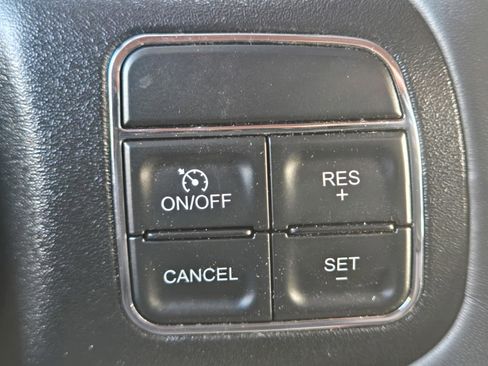 Used 2018 Jeep Wrangler Unlimited Rubicon w/ Connectivity Group image 18