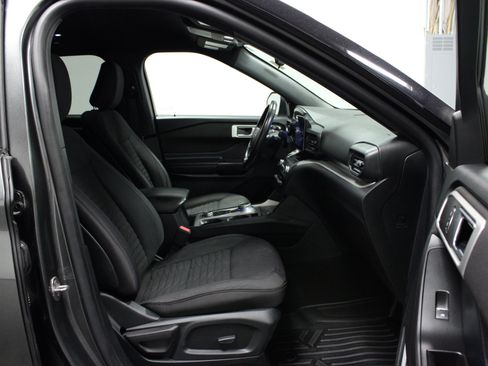 Used 2020 Ford Explorer XLT w/ Comfort Package AWD/4WD image 17
