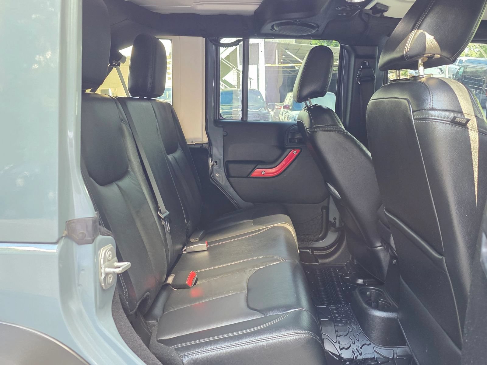 Used 2014 Jeep Wrangler Unlimited Sahara w/ Connectivity Group AWD/4WD image 27