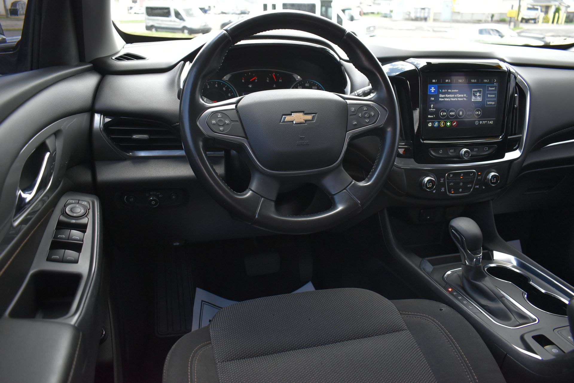 Used 2021 Chevrolet Traverse LT FWD image 18