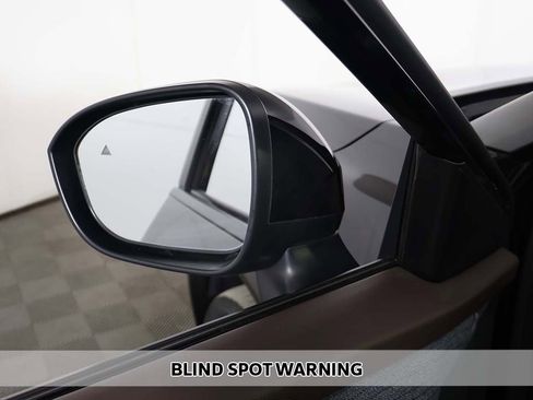 Used 2023 Nissan Rogue SV image 4