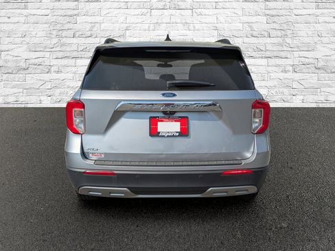 Used 2023 Ford Explorer XLT w/ Equipment Group 202A RWD image 7