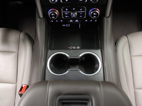 Used 2023 GMC Yukon XL SLT image 16