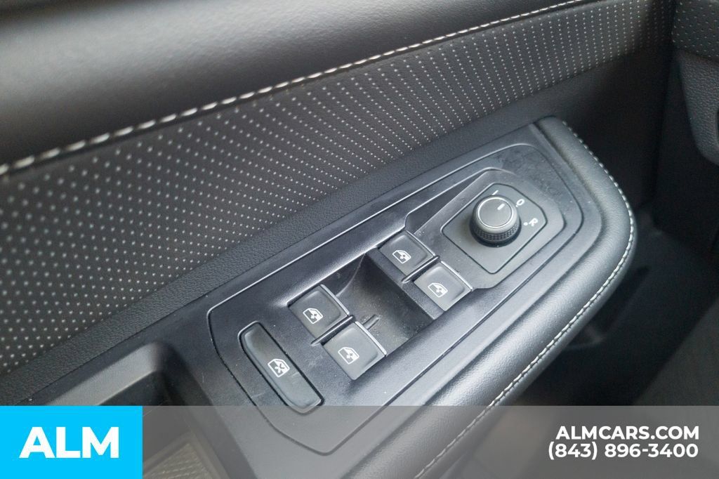 Used 2025 Volkswagen Atlas Cross Sport SE FWD image 14