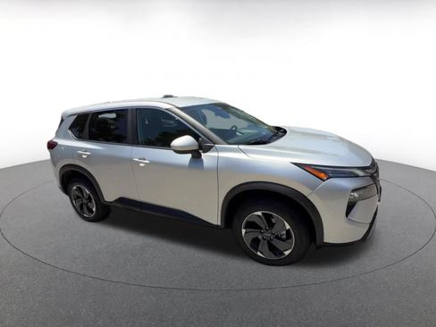 Used 2025 Nissan Rogue SV AWD/4WD image 2