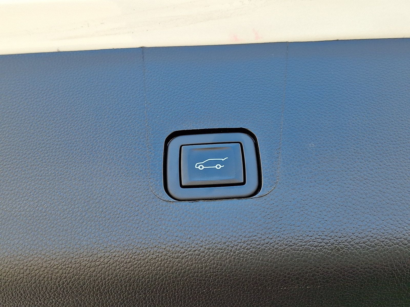 Used 2023 Chevrolet Traverse LT AWD/4WD image 32