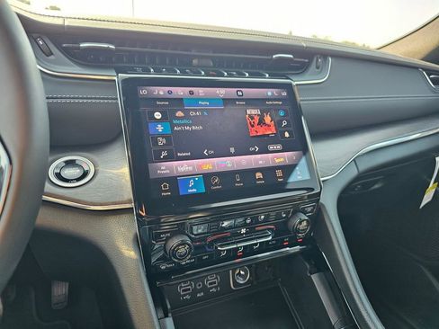 New 2025 Jeep Grand Cherokee Overland w/ Adv Protech Group III image 18