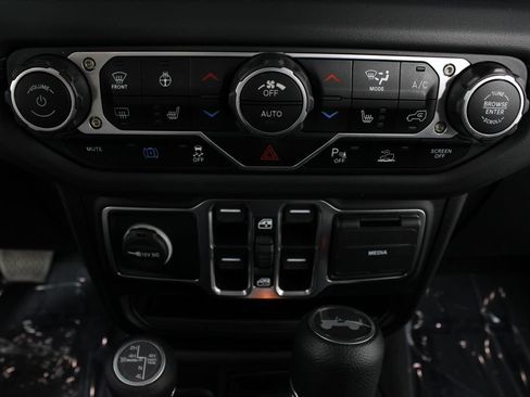 Used 2025 Jeep Wrangler Unlimited Sahara w/ Safety Group AWD/4WD image 6