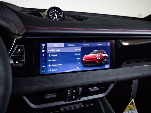 New 2026 Porsche Macan GTS Electric image 18